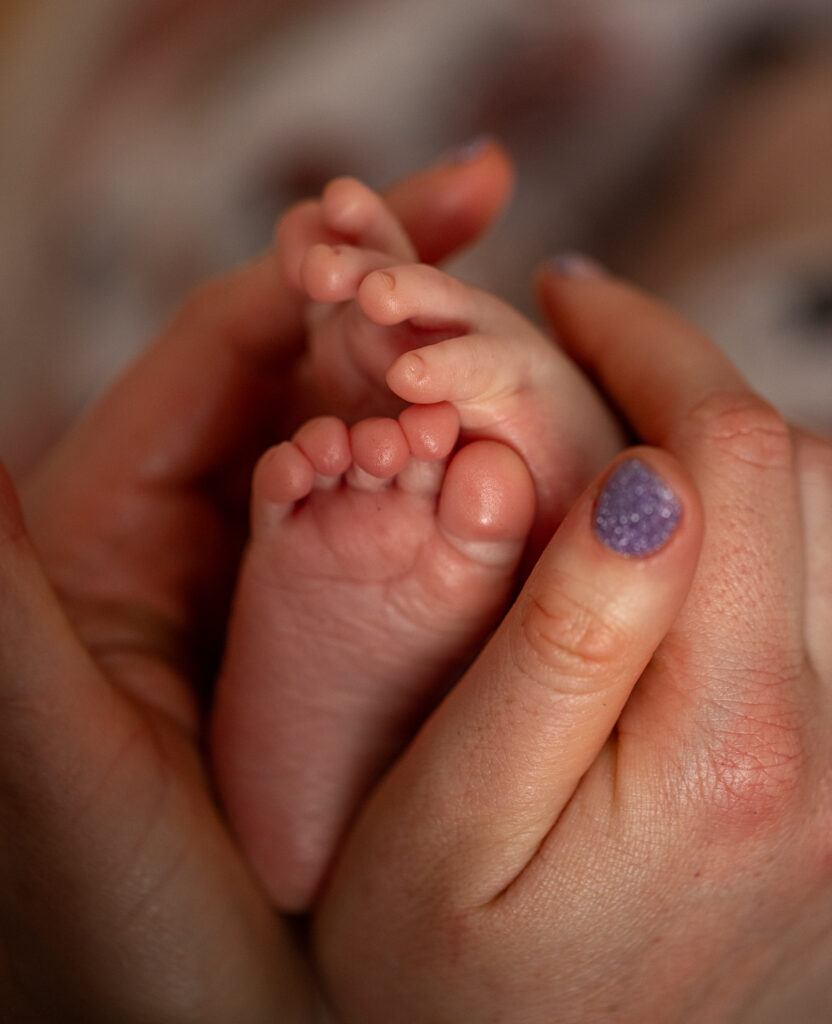 Massage pieds bébé